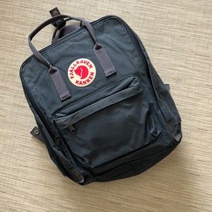 COPY - Fjalraven Navy Kanken